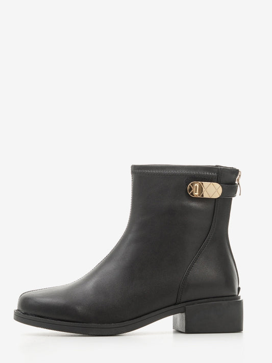 Women's leather shoes